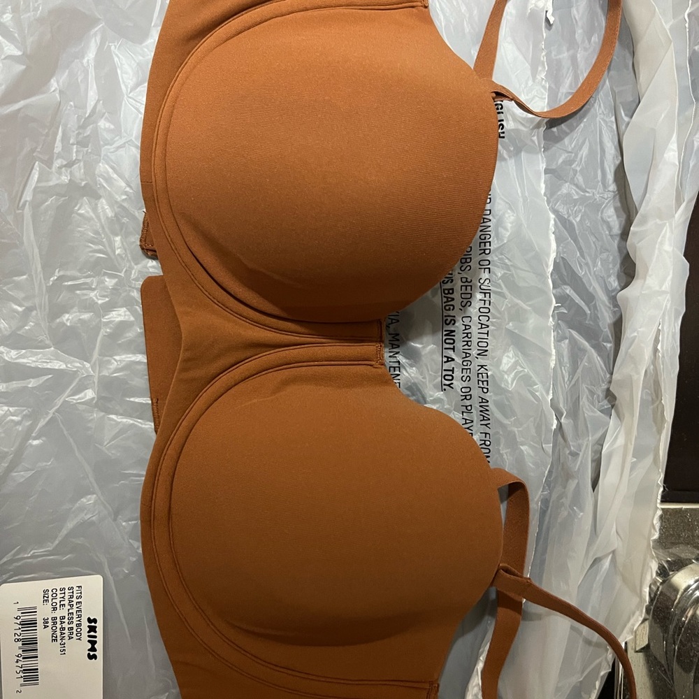 SKIMS fits everybody strapless bra 38A - Picture 7 of 7